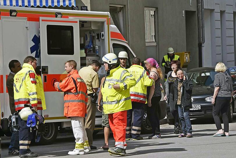 Am Samstag ist ein Mann bei einem Zimmerbrand in Obersendling ums Leben gekommen.