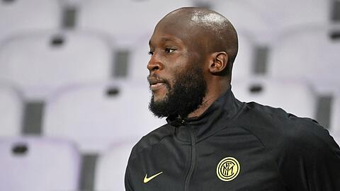 Romelo Lukaku von Inter Mailand betritt das Spielfeld vor dem Spiel.
