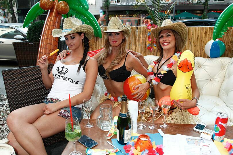 Weitere Bilder von der sexy Bikini-Party bei Hugo Bachmaier.