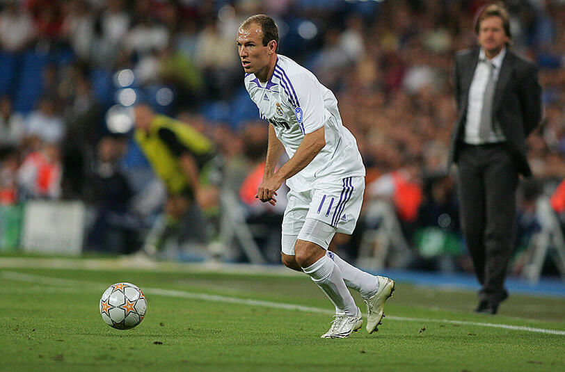 Den Londoner Klub verlässt er 2007 nach drei Meisterschaften und 15 Toren in 67 Spielen Richtung Real Madrid.