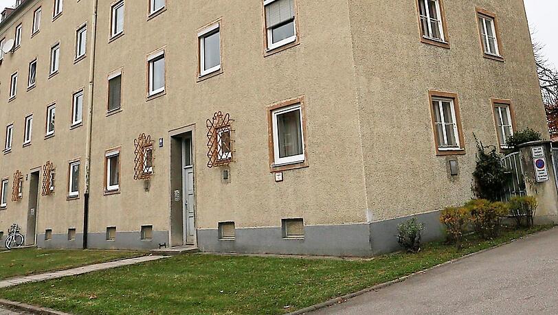 Der Wohnblock von 1950 in der Pasinger Nimmerfallstraße. Der Wohnblock von 1950 in der Pasinger Nimmerfallstraße.