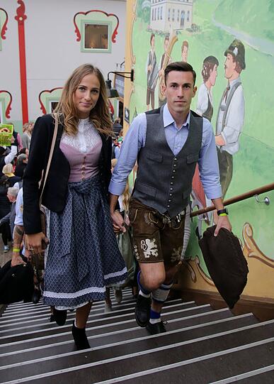 Klicken Sie sich durch die besten Bilder zum Oktoberfestbesuch der Sechzger.