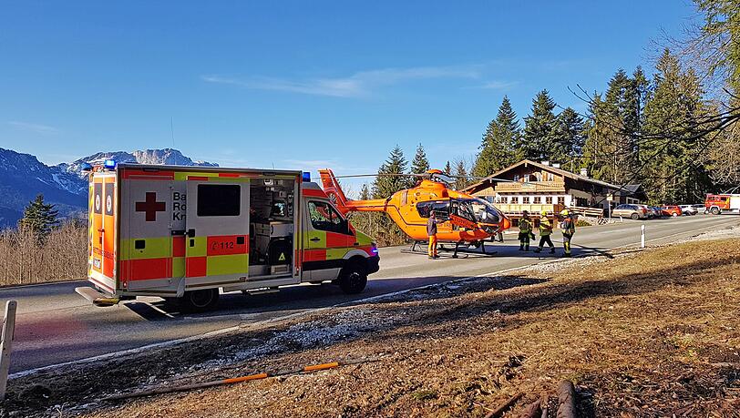 Eine Urlauberin aus Nordrhein-Westfalen wurde bei einem Unfall auf dem Obersalzberg an den Beinen verletzt. Eine Urlauberin aus Nordrhein-Westfalen wurde bei einem Unfall auf dem Obersalzberg an den Beinen verletzt.