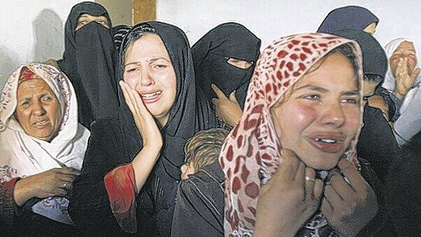 Frauen im Gazastreifen trauern um Mohammed Marouf, der bei israelischen Angriffen getötet wurde. Frauen im Gazastreifen trauern um Mohammed Marouf, der bei israelischen Angriffen getötet wurde.