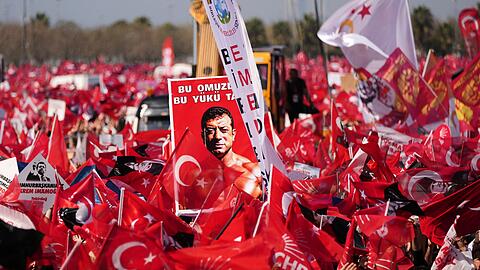 Mehr als 800 Menschen sollen wegen der Proteste gegen die Imamoglu-Festnahme vor Gericht