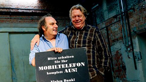 Matthias Lilienthal (mit Schild) und sein Vorgänger Johan Simons.