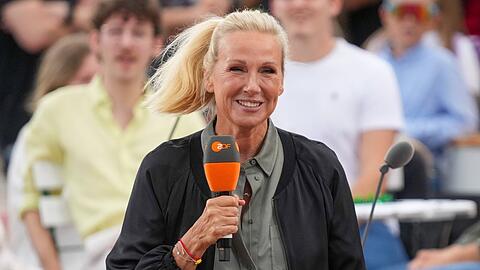 Andrea Kiewel l&auml;dt zur "gro&szlig;en Schlagerparty" mit ESC-Nachlese im "ZDF-Fernsehgarten".