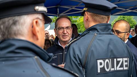 Wenige Tage nach seinem Amtsantritt besuchte Bundesinnenminister Alexander Dobrindt (CSU) die Grenze im bayerischen Kiefersfelden. (Archivfoto)