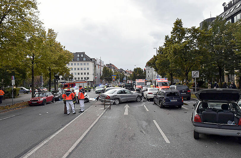 Die Bilder von der Massenkarambolage auf der Nymphenburger Straße.
