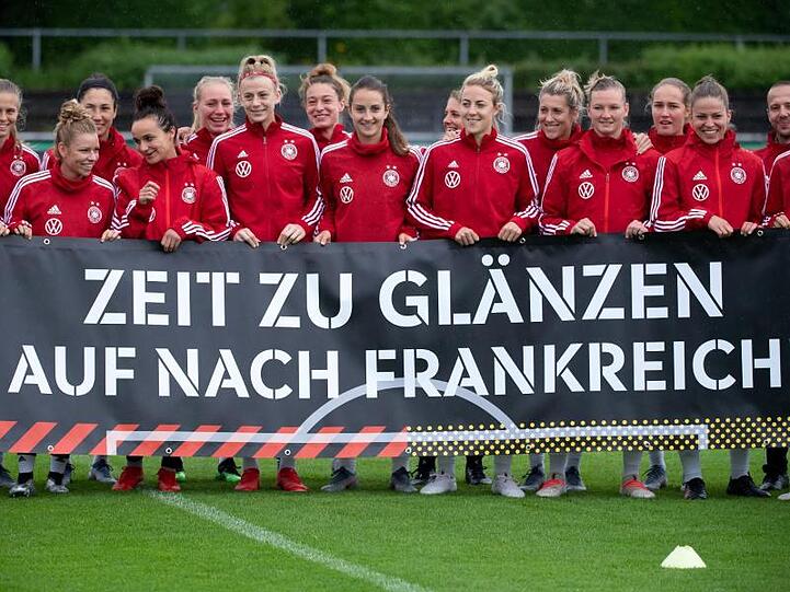 Die DFB-Frauen wollen bei der WM in Frankreich den Titel holen.