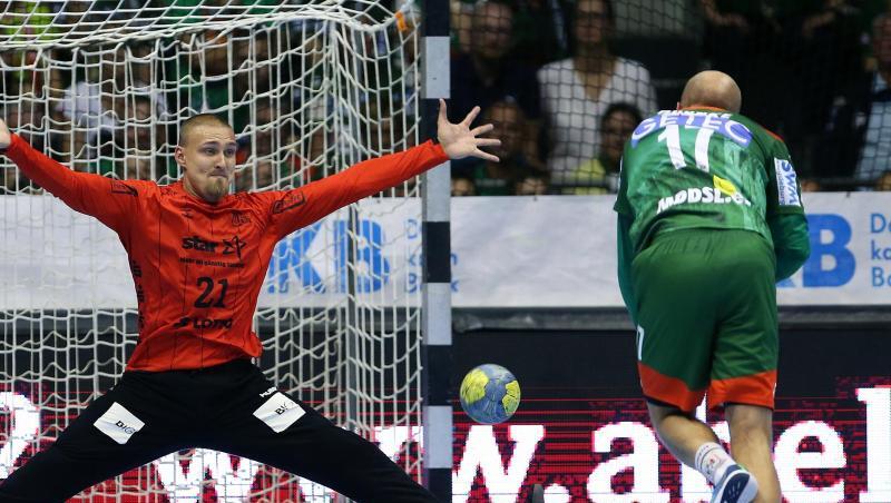 Der Magdeburger Tim Hornke (r.) wirft einen Siebenmeter gegen den Kieler Torwart Dario Quenstedt. Der Magdeburger Tim Hornke (r.) wirft einen Siebenmeter gegen den Kieler Torwart Dario Quenstedt.