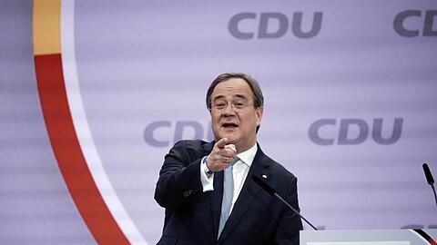 In einer streckenweise emotionalen Bewerbungsrede stellte Laschet seine Erfahrung als Regierungschef heraus.