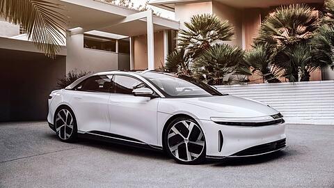Flach, schlank, luxuriös: Die Lucid Air bringt bis zu 1.126 PS an alle vier Räder.