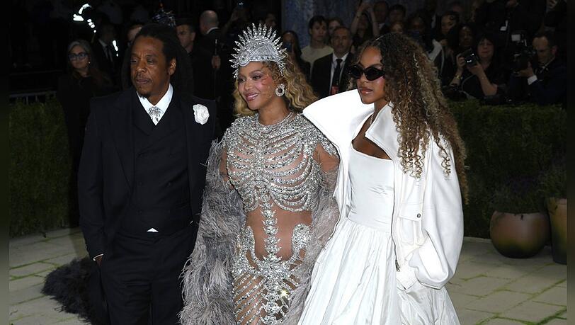 Jay-Z, Beyoncé und Tochter Blue Ivy besuchen immer wieder zusammen Events - hier bei der Met-Gala. Jay-Z, Beyoncé und Tochter Blue Ivy besuchen immer wieder zusammen Events - hier bei der Met-Gala.