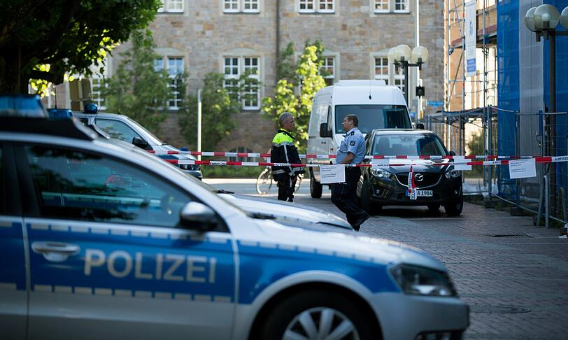 Auf dem Polizeipräsidium Oberhausen ist vergangene Nacht ein Mann erschossen worden.