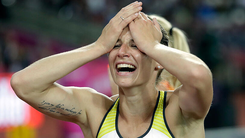 Silber! Die deutsche Athletin Carolin Schäfer aus Deutschland jubelt nach dem 800-Meter-Lauf im Siebenkampf.
