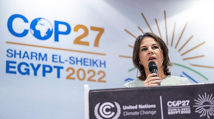 Annalena Baerbock spricht beim UN-Klimagipfel COP27 auf einer Konferenz.