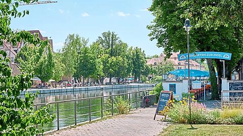 Mit diesem Bild des Biergartens "Zur Insel" warb einst der Tourismusverband Ostbayern für die Stadt Landshut. Das Konzept für eine Seniorenresidenz an dieser Stelle ist jetzt vom Tisch.