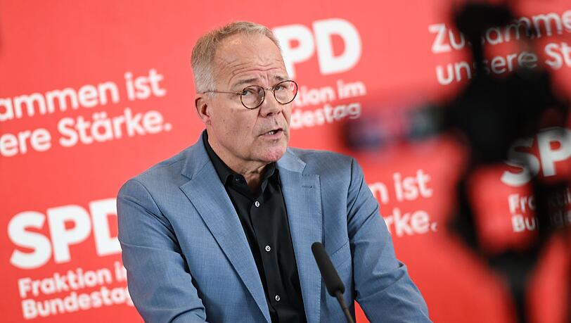 SPD-Fraktionschef Matthias Miersch warnt vor anhaltenden wirtschaftlichen Auswirkungen wegen der Blockade der Stra&szlig;e von Hormus. (Archivbild)
