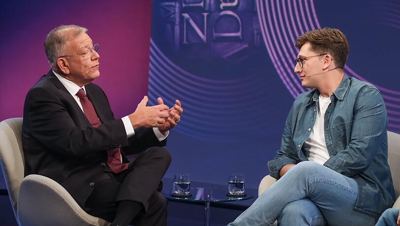 In manchen Punkten einig, doch bei der "Rente mit 63" gerieten CDU-Politiker Christoph Ahlhaus (links) und Juso-Chef Philipp Türmer aneinander. In manchen Punkten einig, doch bei der "Rente mit 63" gerieten CDU-Politiker Christoph Ahlhaus (links) und Juso-Chef Philipp Türmer aneinander.