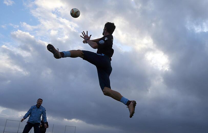 Vormittagstraining im Regen, Ankunft von Oberlöwe Peter Cassalette, kräfteraubender Zirkel am Nachmittag: Sehen Sie hier die Bilder vom dritten Tag des TSV 1860 in Estepona.