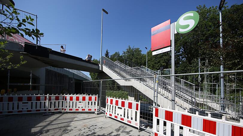 Kurz vor den Sommerferien soll der Fußgänger-Steg zugänglich gemacht werden, nach langer Wartezeit.