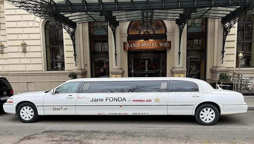 Unerwünschte Limousine: So wollte Mörtel Lugner Jane Fonda abholen.