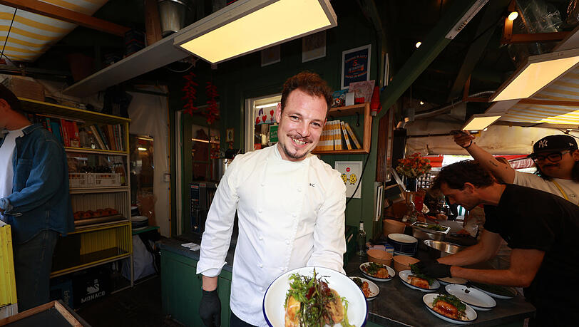 Benjamin Chmura kocht eigentlich im Tantris. Diese Woche steht er auf dem Viktualienmarkt am Kartoffelstand Caspar Plautz.