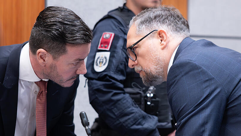 Der Angeklagte René Benko mit seinem Anwalt Norbert Wess (rechts). Der Angeklagte René Benko mit seinem Anwalt Norbert Wess (rechts).