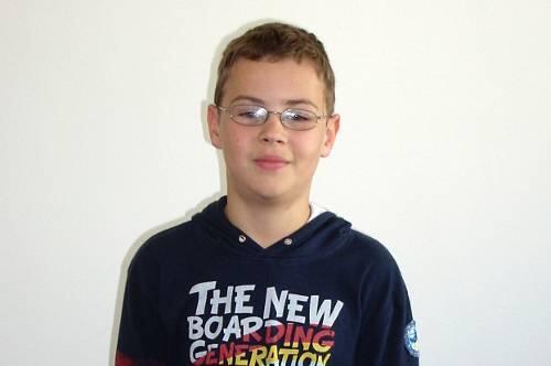 Simon ist schon sehr gespannt, was in seiner Empfehlung steht.