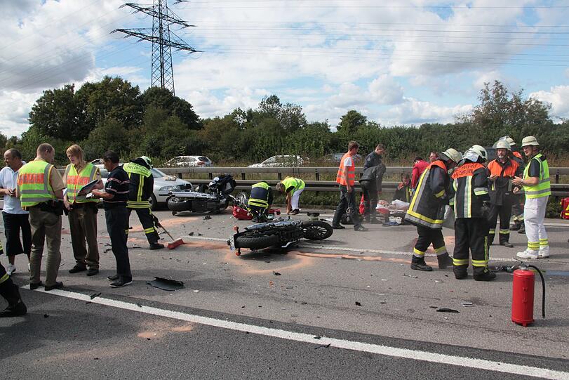 Tragische Aufnahmen vom Unfallgeschehen auf der A99 Richtung Nürnberg Höhe Hohenbrunn.