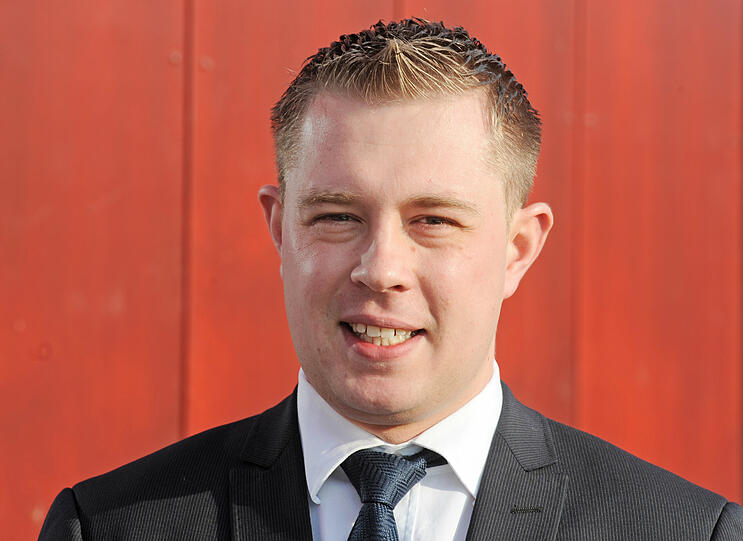 27. November: Der erst 26 Jahre alte SPD-Kommunalpolitiker Michael Adam wird bei einer Stichwahl zum neuen Landrat im niederbayerischen Kreis Regen gewählt. Adam ist offen schwul, seit dem Jahr 2008 Bürgermeister im Urlaubsort Bodenmais und einer der größten Hoffnungsträger der bayerischen SPD.