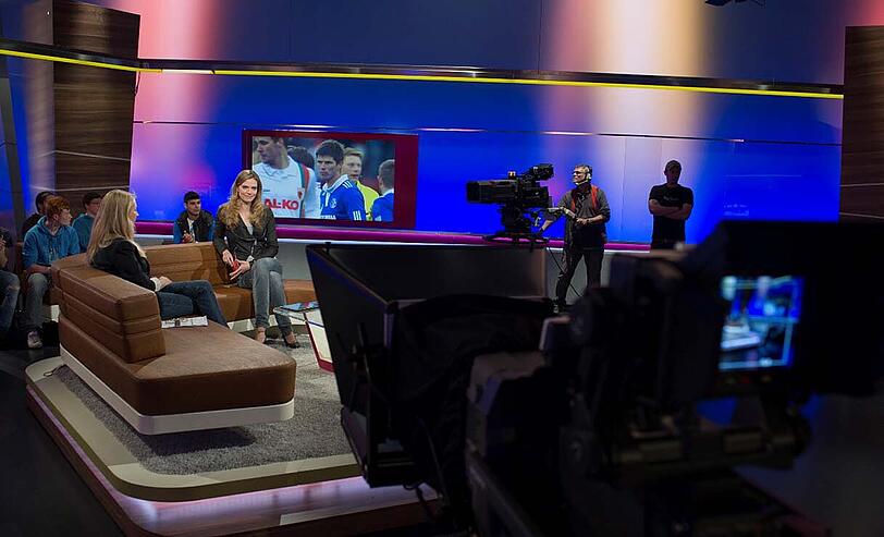 Julia Scharf am 20. Mai bei der Premierensendung aus dem neuen HD-Studio des SWR.