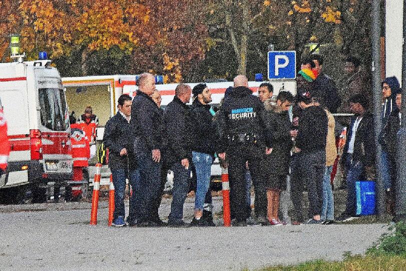 Nach dem Brand in einem Wohnabteil kollabierte die Traglufthalle.