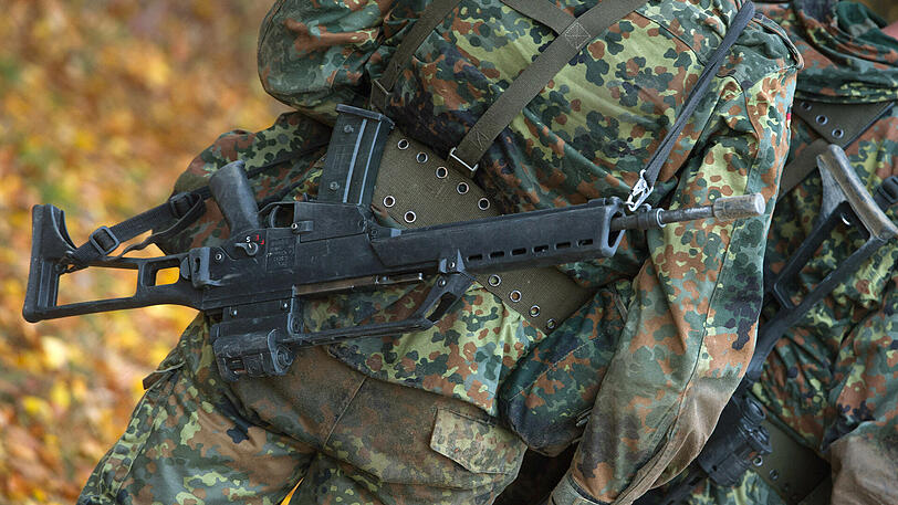 Nach dem Tod eines Offiziersanwärters, der bei einem Fußmarsch im niedersächsischen Munster bewusstlos zusammengebrochen war, sucht die Bundeswehr nach den Ursachen.