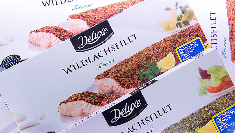 Packungen mit Wildlachsfilet liegen am 02.12.2015 in einer Lidl-Filiale in Dresden (Sachsen) in einer Kühltruhe. Packungen mit Wildlachsfilet liegen am 02.12.2015 in einer Lidl-Filiale in Dresden (Sachsen) in einer Kühltruhe.