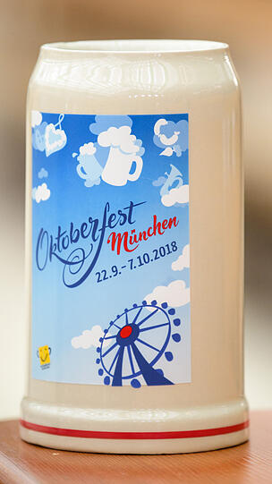 So sieht er also aus - der neue Wiesn-Maßkrug.