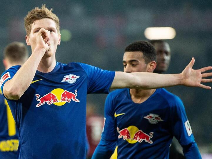 Leipzigs Marcel Halstenberg jubelt nach seinem Strafstoßtor zum 1:0 gegen Hannover 96.