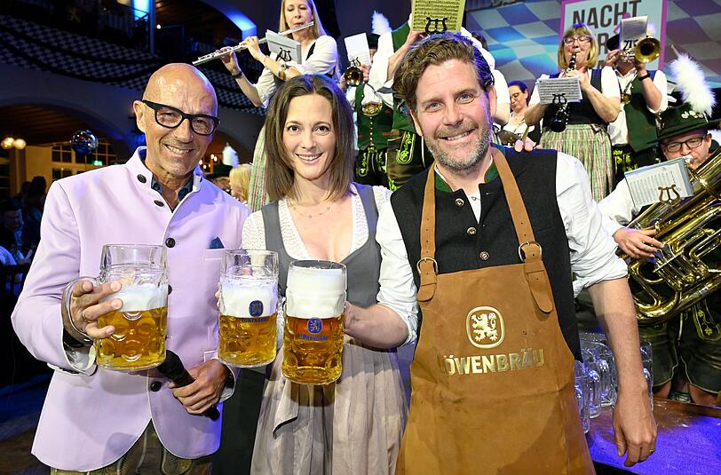 Gastgeber Philip Greffenius (re.) mit Frau Evelyn und Goofy Förster