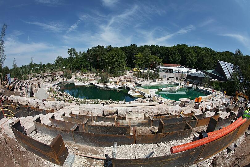 Die neue umstrittene Delfin-Lagune im Nürnberger Zoo. So sah die Baustelle aus.