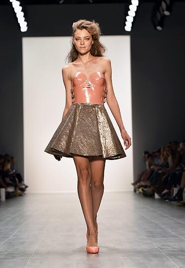 Die Kreationen von Marina Hoermanseder auf der Fashion Week in Berlin.