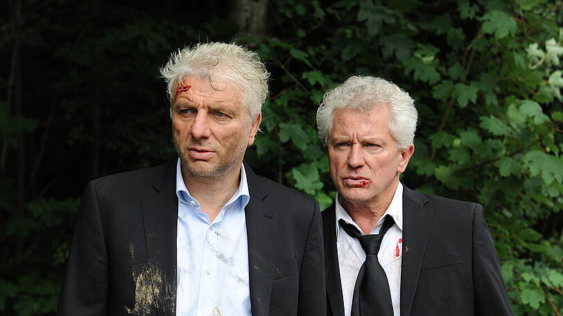 "Tatort: Der tiefe Schlaf": Die Kommissare Leitmayr (Udo Wachtveitl, l.) und Batic (Miroslav Nemec) an der Unfallstelle