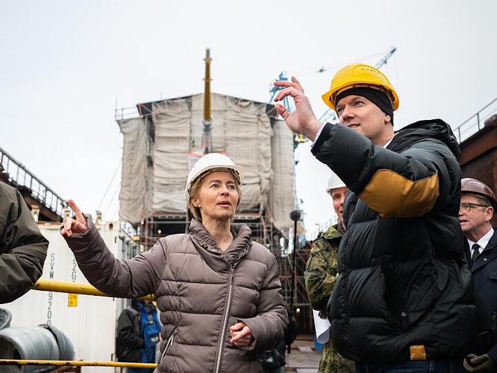 "Ich mache mir sehr große Sorgen um die Gorch Fock", sagte Verteidigungsministerin von der Leyen.