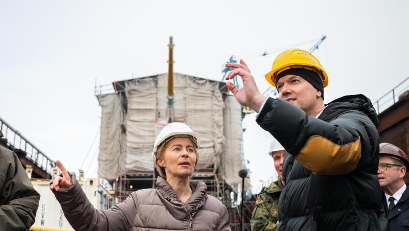 "Ich mache mir sehr große Sorgen um die Gorch Fock", sagte Verteidigungsministerin von der Leyen. "Ich mache mir sehr große Sorgen um die Gorch Fock", sagte Verteidigungsministerin von der Leyen.