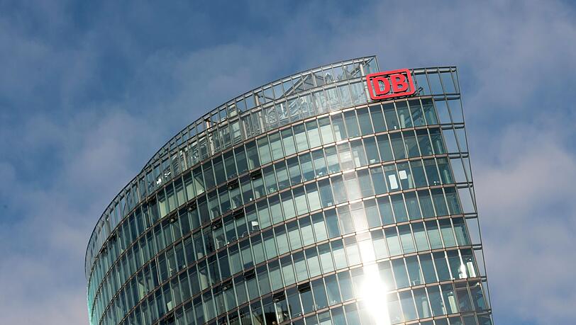 Bei der Aufsichtsratssitzung im Bahntower kommt es am Dienstag zum Machtkampf zwischen der EVG und dem Bundesverkehrsminister. (Archivbild)