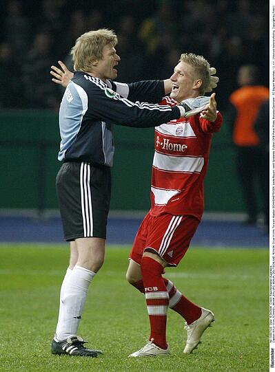 April 2008 - Sieg Bayern: Das letzte Aufeinandertreffen im Pokal entschieden die Bayern mit 2:1 nach Verlängerung für sich. Bastian Schweinsteiger und Oliver Kahn jubelten über den Pokalsieg. 0:1 Toni (11.); 1:1 Petric (90. + 2); 1:2 Toni (103.)