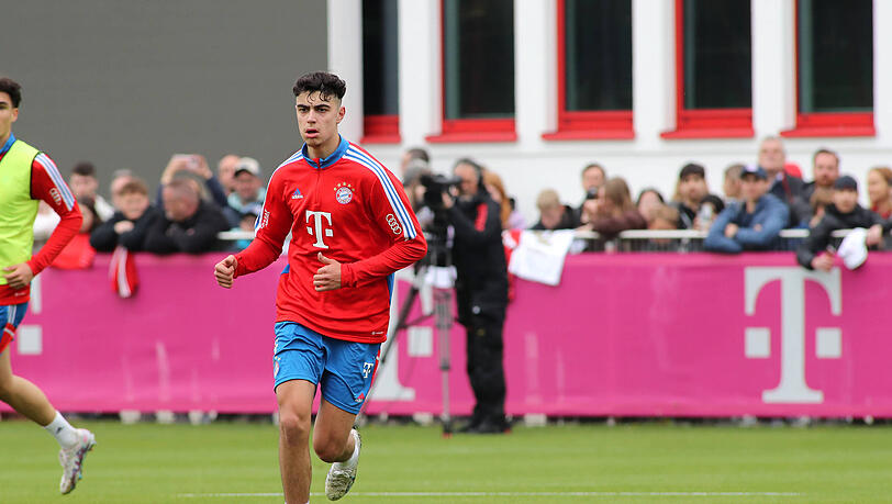 Kann Bayern-Talent Aleksandar Pavlovic die Situation zu seinen Gunsten nutzen? Kann Bayern-Talent Aleksandar Pavlovic die Situation zu seinen Gunsten nutzen?