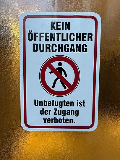 Der Vermieter möchte die Sicherheit der Mieter gewährleisten. Der Vermieter möchte die Sicherheit der Mieter gewährleisten.