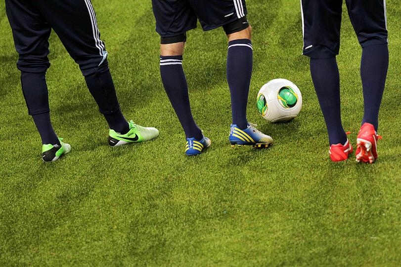 Keller: Im Dortmunder Elternhaus hatte Götze einen Kickkeller mit 4x5 Metern Kunstrasen und Mini-Toren. Dort kickten die Götze-Jungs immer mit einem Plastikball.