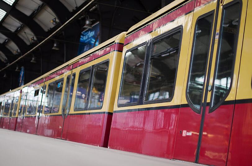 In der Berliner S-Bahn kam es zu einem Fremdenfeindlichen Übergriff auf Kinder.
